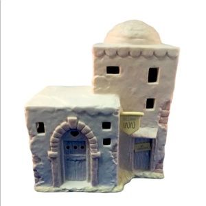 Discontinued Precious Moments Lighted Inn